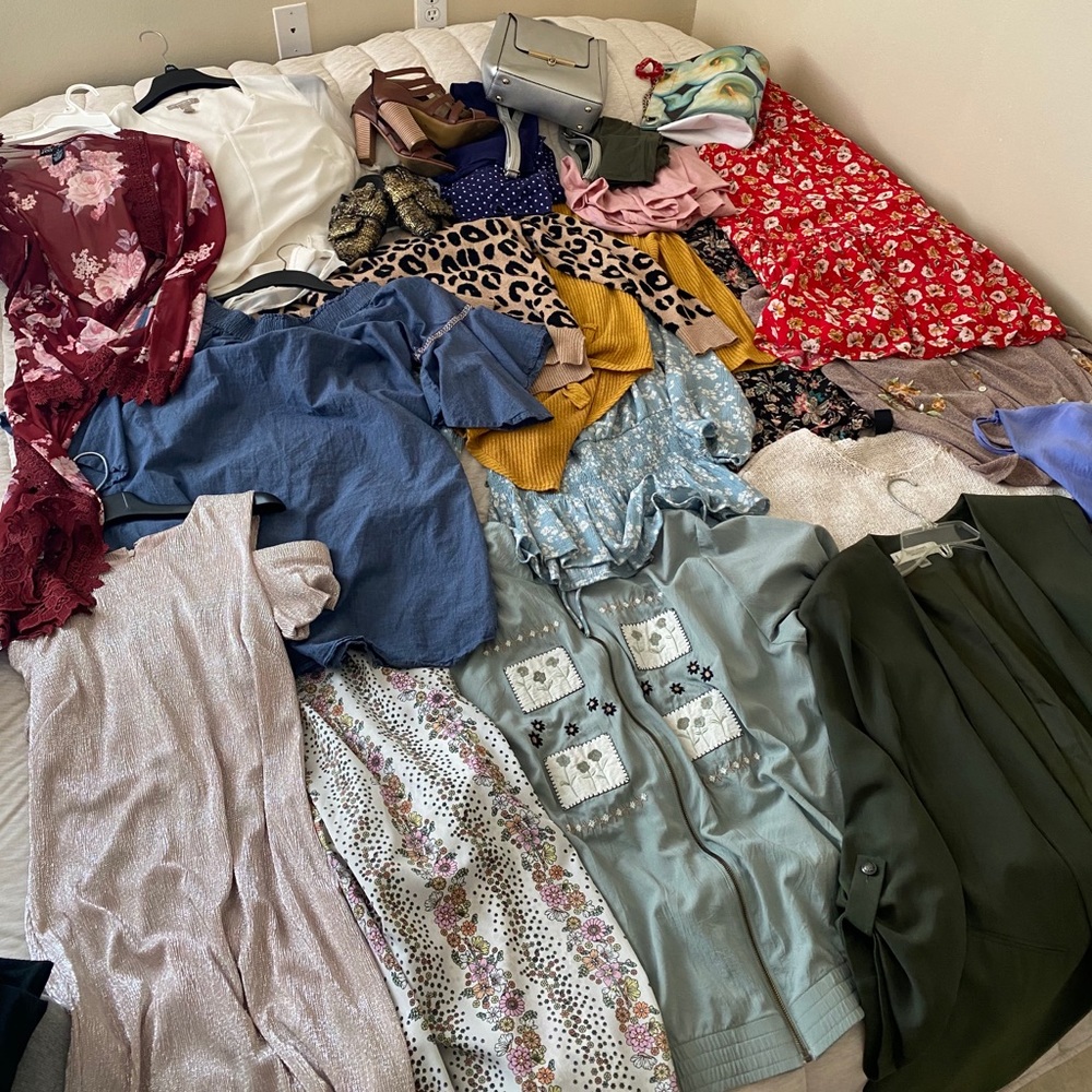 Big bundle of clothes ✨
